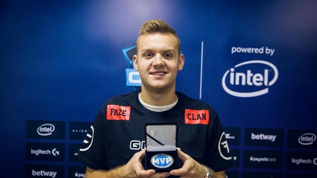 被放大成滚 被放大成滚